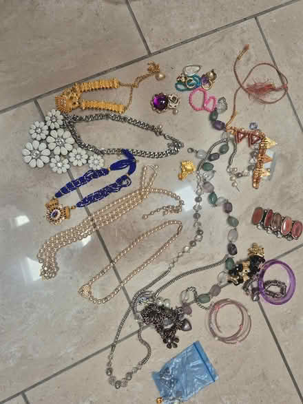 Photo of free Costume jewellery- broken (Friern Barnet N11) #1