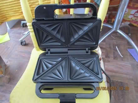 Photo of free Breville Snack 'n' sandwich toaster (Barford, near Warwick CV35) #2