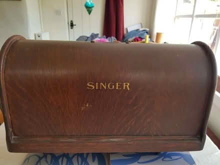 Photo of free Vintage Singer sowing machine (without treadle table) (Load Brook S6) #2