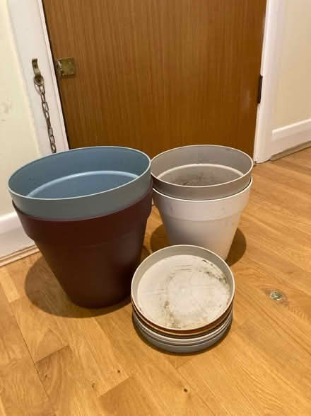 Photo of free Garden pots and saucers (Sydenham se26) #1