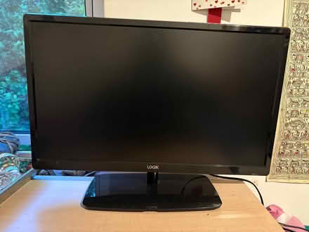 Photo of free Logik TV 21.5” and remote control (Bowbridge GL5) #1
