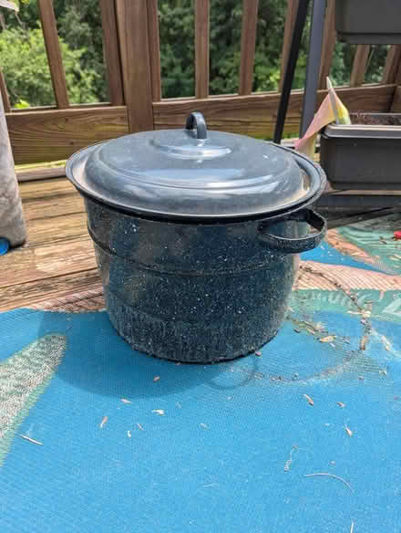 Photo of free 2 pots (Kingstown) #1