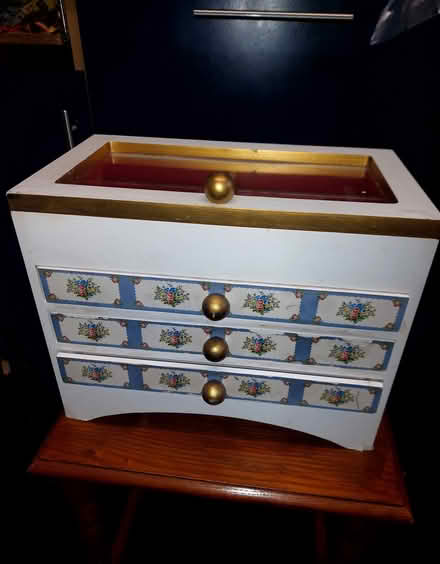 Photo of free Jewellery box (Greaves LA1) #2
