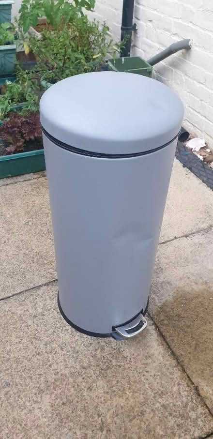 Photo of free Dustbin (Linslade LU7) #1