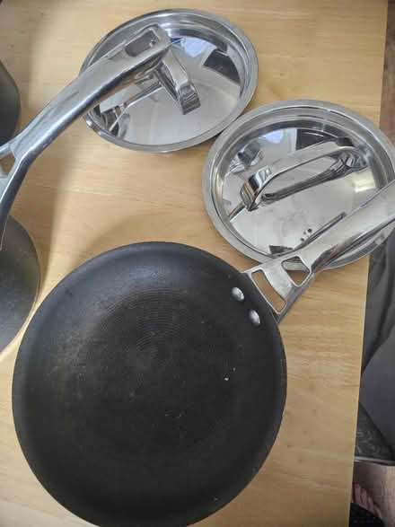 Photo of free 2 pots with lids and 1 frying pan (EC1R) #3