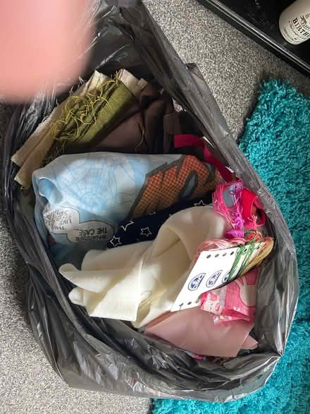 Photo of free Fabric scraps mixed sizes (DE24) #1