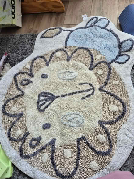 Photo of free Rug (Ladygrove, Didcot, OX11) #1