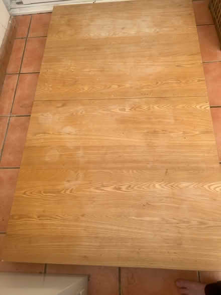 Photo of free Extendable table (Reigate RH2) #1