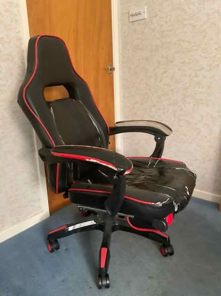 Photo of free Gaming chair (OX1 henwood) #1