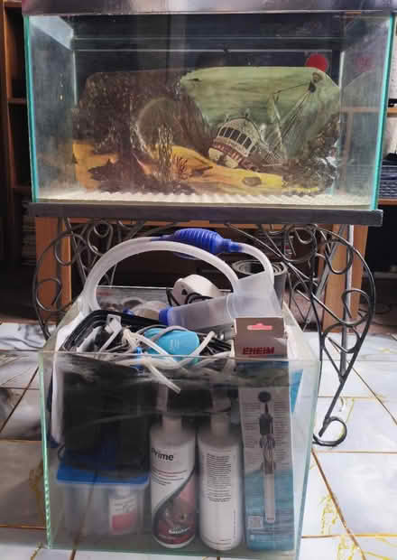 Photo of free fish tank (M146YW) #1