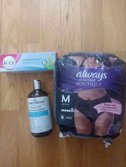 Photo of free Women's stuff (Richmond upon Thames TW10) #1