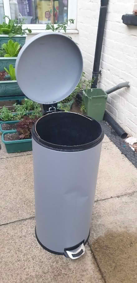 Photo of free Dustbin (Linslade LU7) #2
