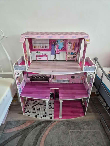 Photo of free Doll house (UB5 Northolt) #1
