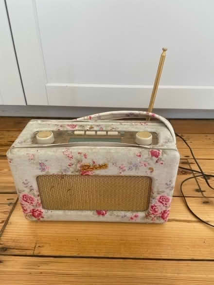 Photo of free V tatty Robert’s radio (St Margarets TW1) #1
