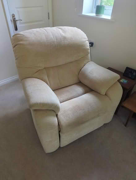 Photo of free Sofa and reclining chair (Waterlooville PO7) #3