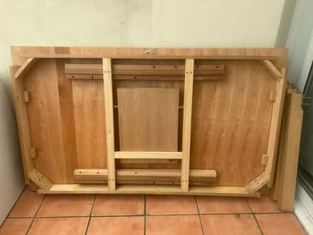 Photo of free Extendable table (Reigate RH2) #2