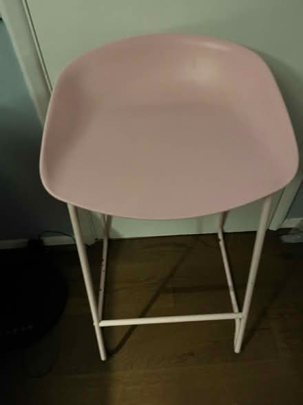 Photo of free Pink Stool (kemsing TN15) #1
