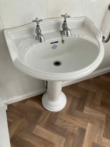 Photo of free 'Charlotte' basin with taps (Stanley PH1) #2