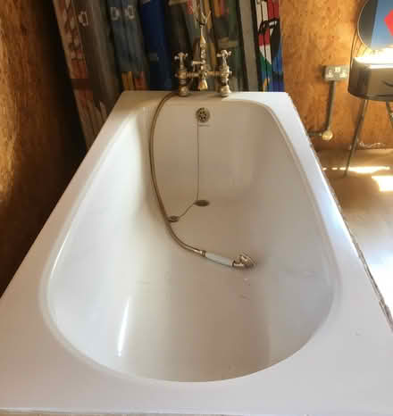 Photo of free White bathroom suite. (Norton LD8) #1