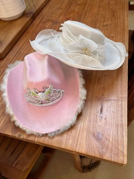 Photo of free Two hats (Dinton SP3) #1