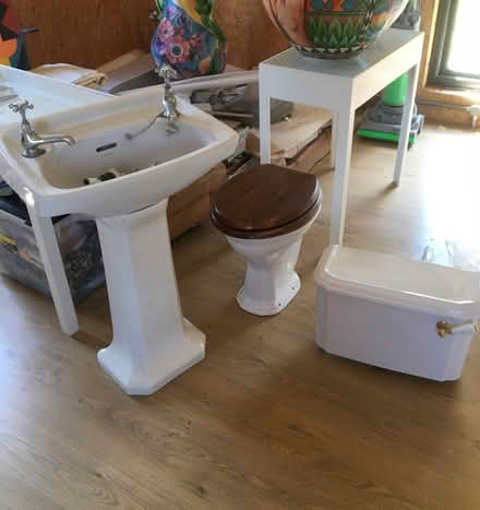 Photo of free White bathroom suite. (Norton LD8) #2