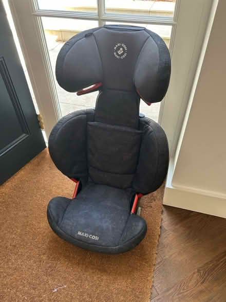 Photo of free Child’s iso-fix car seat (Upshire (EN9)) #1