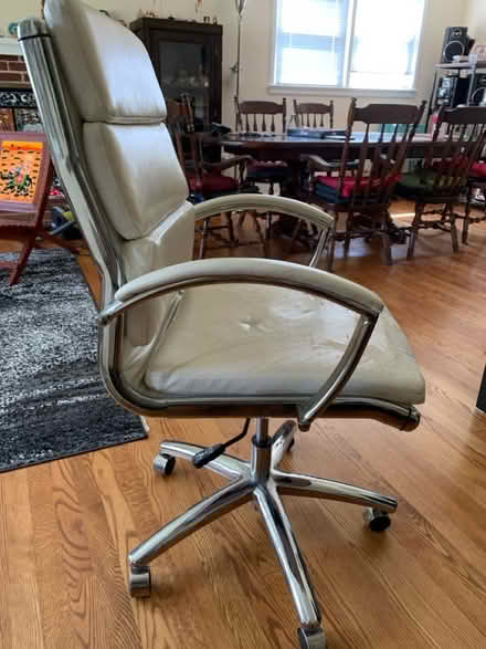 Photo of free Office chair (Boulevard Manor) #1