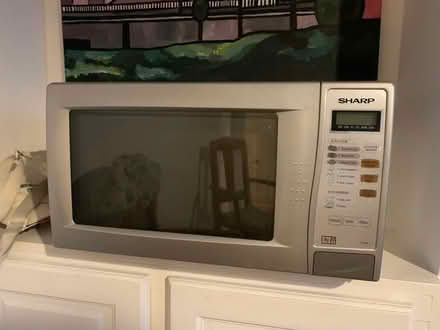 Photo of free 1 year old microwave — perfect working condition (Twickenham TW2) #1