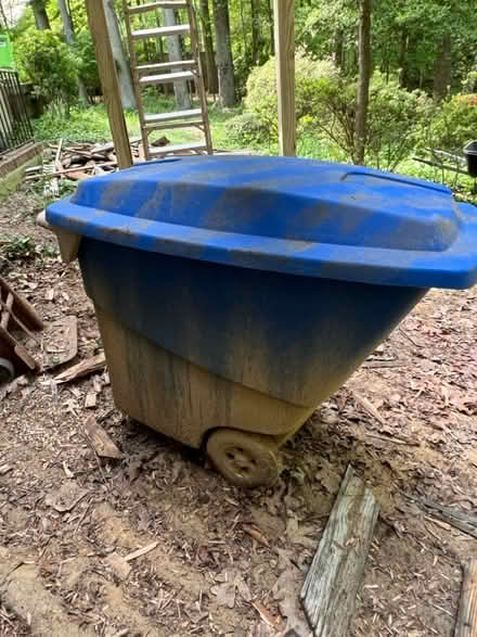 Photo of free Large container w lid (Davidsonville) #1