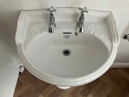 Photo of free 'Charlotte' basin with taps (Stanley PH1) #1