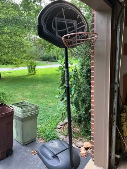 Photo of free Adjustable basketball hoop (Lee Chapel & Ffx Co Pkwy) #1