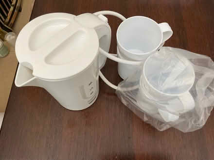 Photo of free Travel kettle and cups (Kingsway) #1