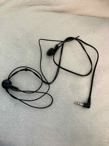 Photo of free Earphones (SW8 Wandsworth Road) #2