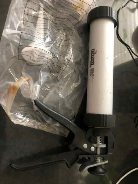 Photo of free Heavy duty silicone sealer gun (Cavendish DE23) #1
