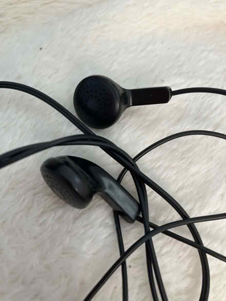 Photo of free Earphones (SW8 Wandsworth Road) #1