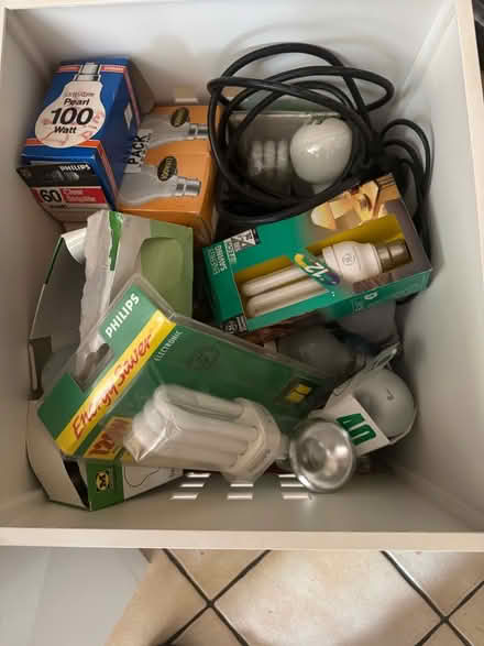 Photo of free Box of lightbulbs and connecting leads (Kidlington OX5) #1