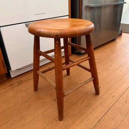 Photo of free Round stool (West Seattle Admiral) #1