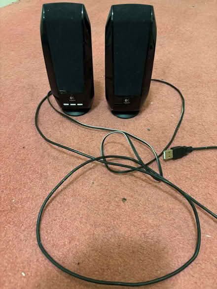 Photo of free USB plug and play stereo speakers for laptop/PC (Maidenhead SL6) #1