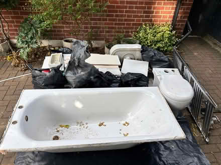 Photo of free Various bathroom items (Hampton Hill/Fulwell) #1