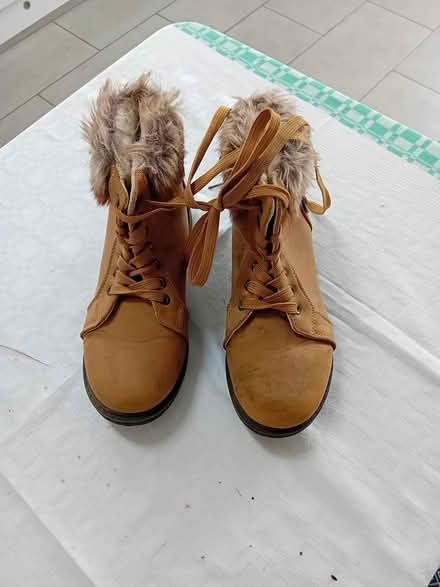 Photo of free Winter boots size 4 (Cubbington CV32) #1