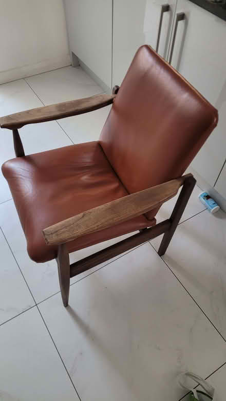 Photo of free Chair 70s design (Lion Gate TW9) #1