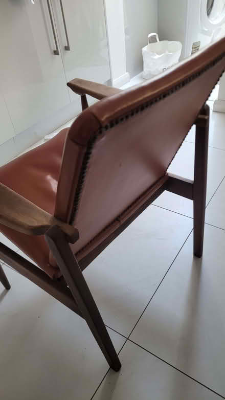 Photo of free Chair 70s design (Lion Gate TW9) #2