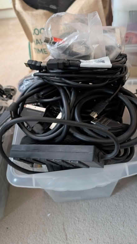 Photo of free A collection of various cables (Welling/Bexleyheath DA16 1) #2