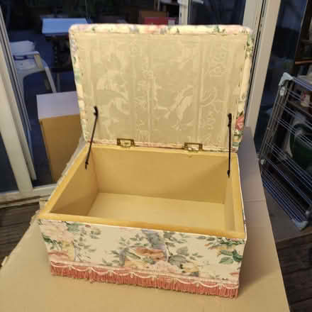 Photo of free Small Ottoman with Storage (South Croydon CR2) #1