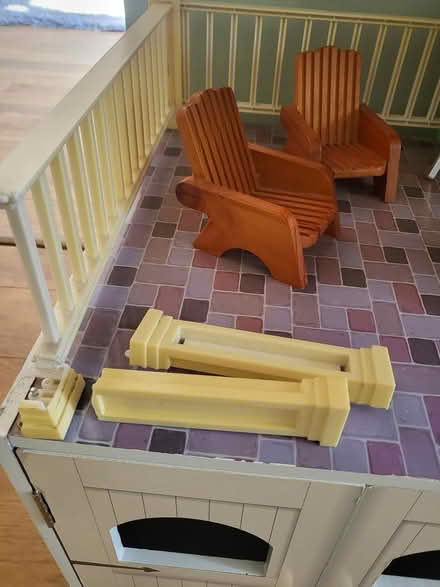 Photo of free dolls house (Shenley Brook End MK5) #4