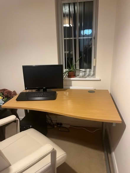 Photo of free Office Desk (Gamston, Nottingham) #1