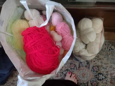 Photo of free Oddments Of Wool For Small Knitted Toys (CT9) #1