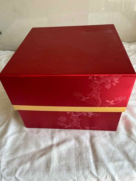 Photo of free Champneys box (Shirley, Croydon) #3