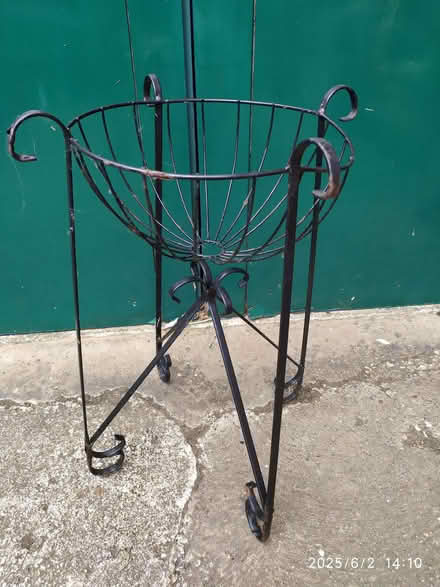 Photo of free Wrought iron planter (Hitchin SG5) #1