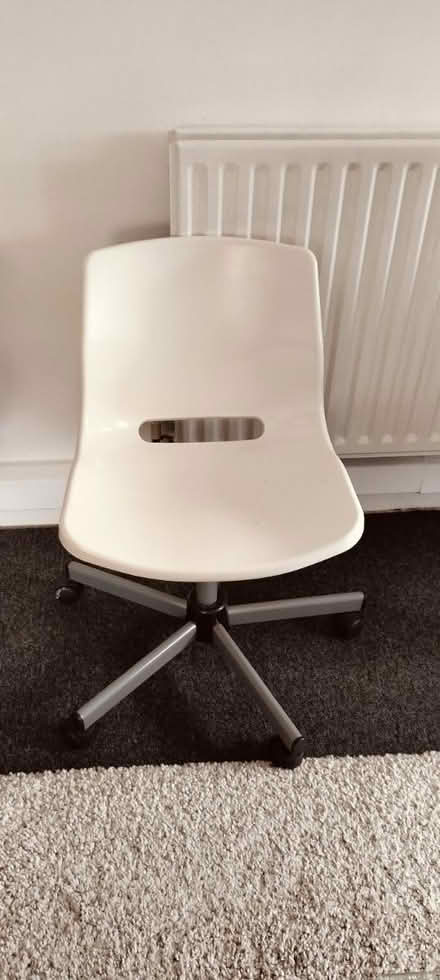 Photo of free White adjustable swivel chair (Sw48hd) #1